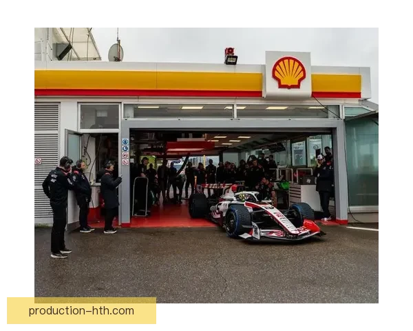 F1最新动态揭秘赛季关键对决与车队策略变化分析